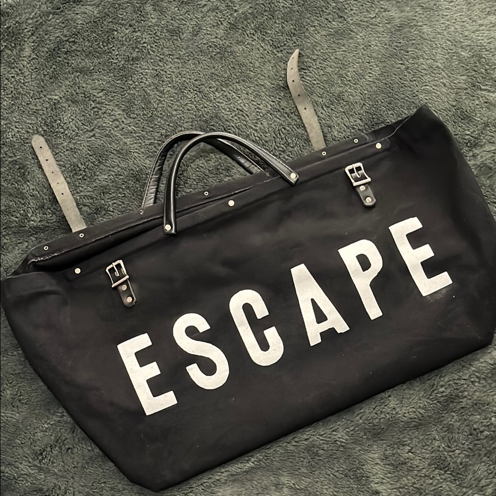 Black Escape Duffel Bag with Durable Canvas and Minimalist Design